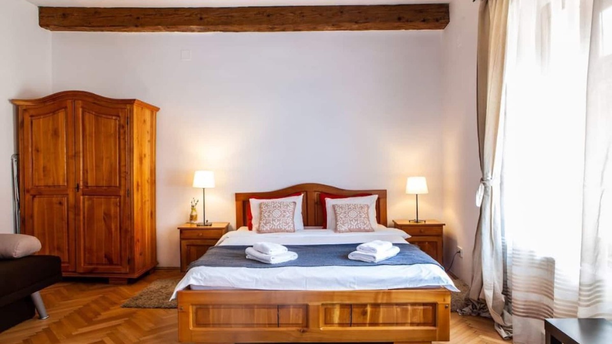 Brasov City Centre Apartment | Grandma's Apartment in Old City Center