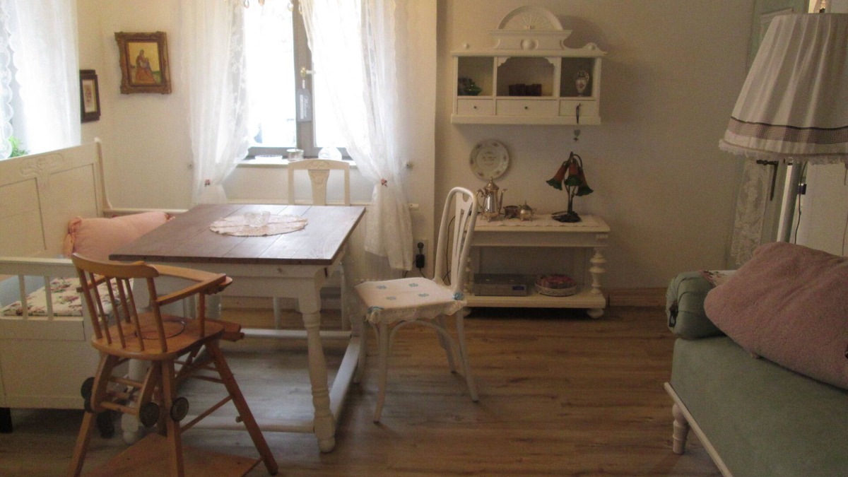 Lauingen House | Grandma's jewelry boxes live in shabby style