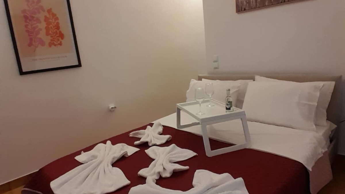 Dirfys-Messapia Apartment | Grandma’s Pine Apartments – Cozy Double Bed
