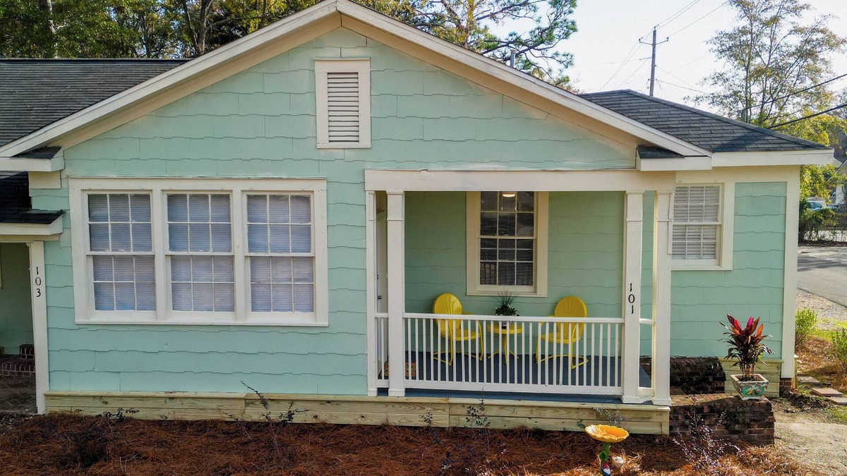 Hattiesburg Apartment | Grandma's Place! Charming and Cozy 2-bedroom apartment w/Wi-Fi & AC