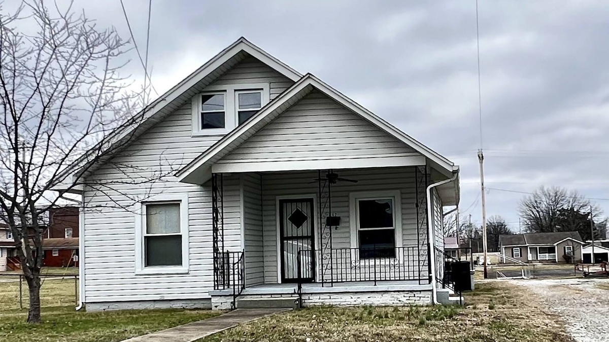 Madisonville Cottage | Grandpa's Comfy Cottage
