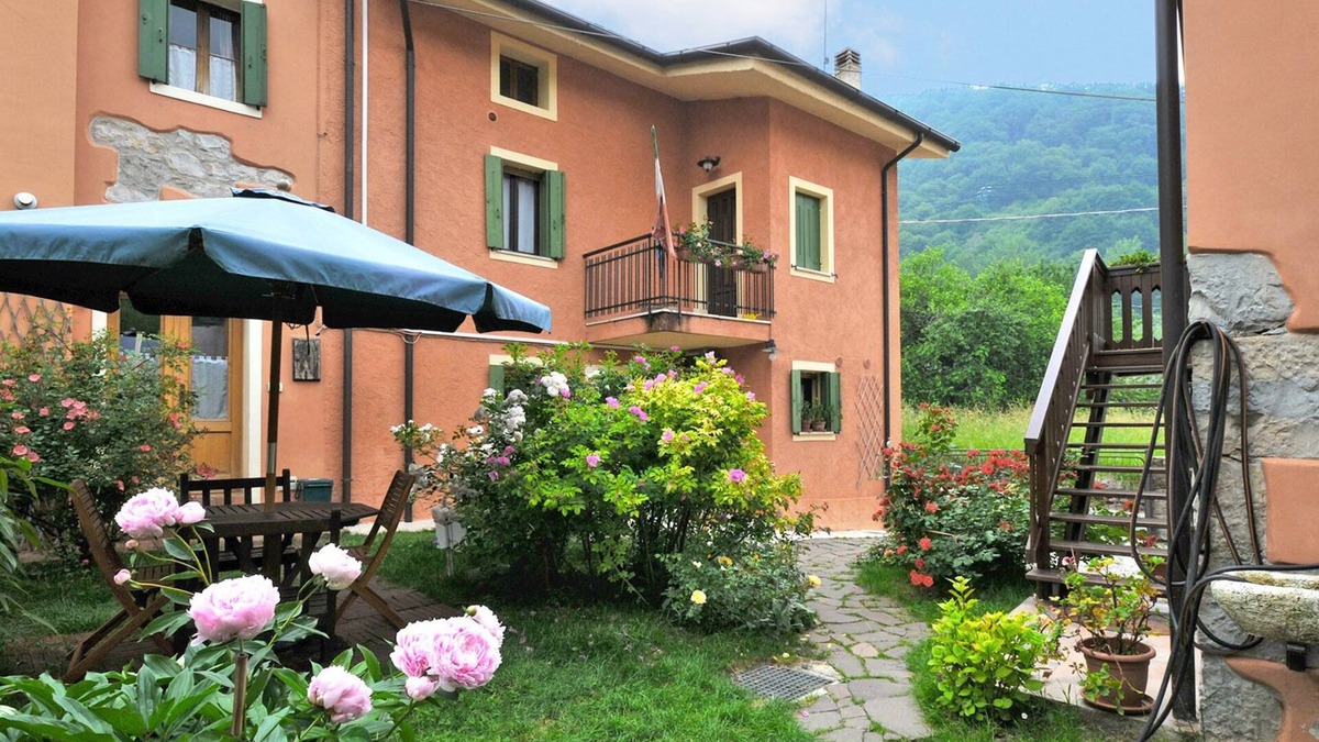 Nogarolo House | Grandparents' house in the UNESCO heritage hills, close to the Revine lakes.