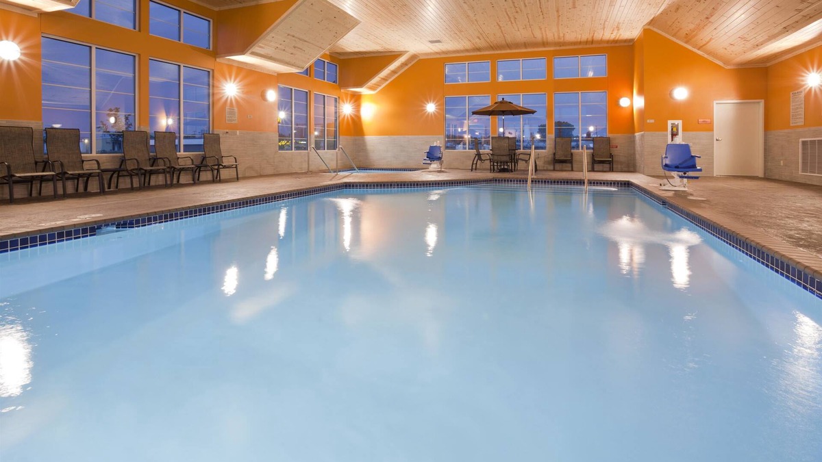 Morris Hotel | Grandstay Hotel And Suites Morris