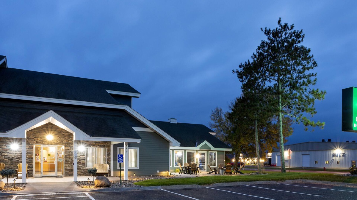 Cambridge Hotel | GrandStay Hotel & Suites