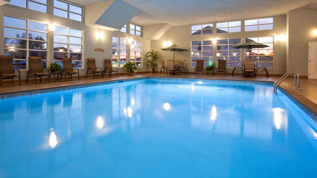 Glenwood Hotel | GrandStay Hotel & Suites