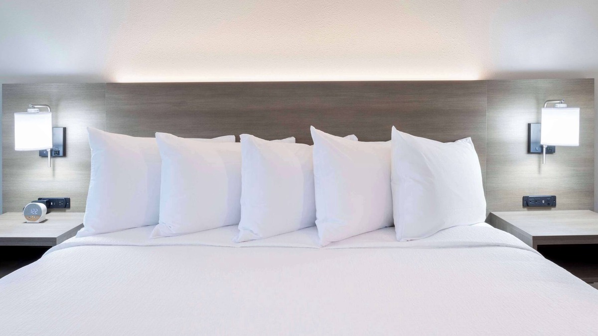 Johnston Hotel | GrandStay Hotel & Suites