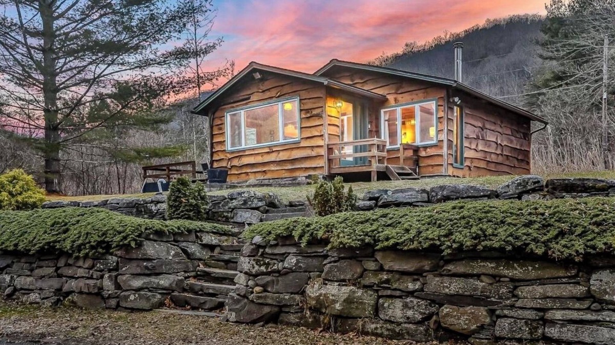 Phoenicia Cabin | Grandview Cabin is in Woodland Valley in the High Catskill Mountains