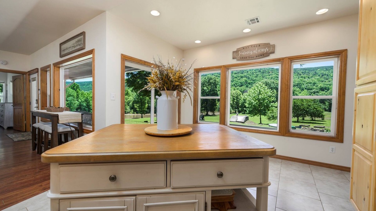 Nashoba Cabin | Grandview Cabin | River | Kayaks | Mountain Views
