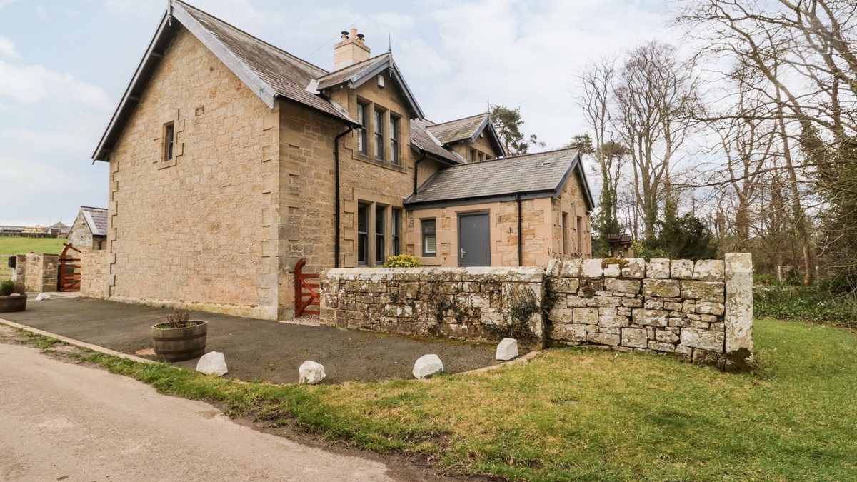 Alnwick Cottage | GRANGE COTTAGES, pet friendly, character holiday cottage in Alnwick