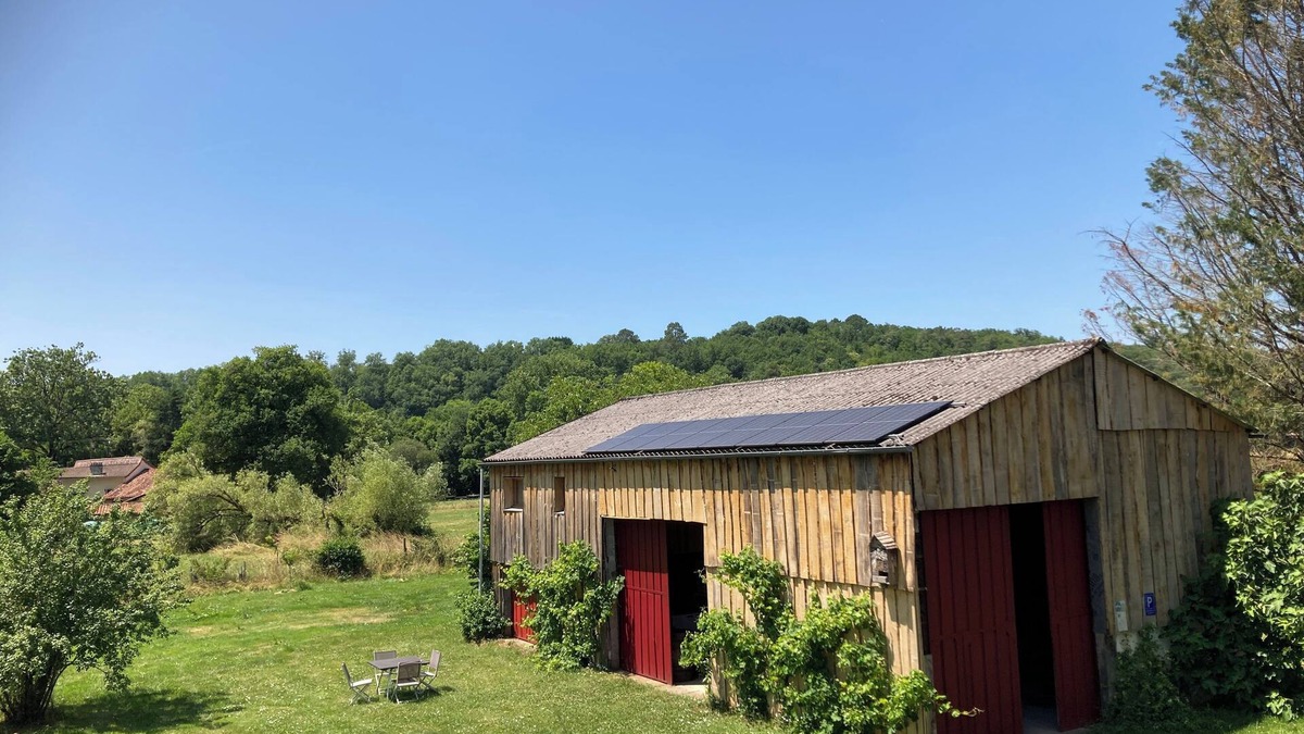 Saint-Jean-de-Cole Hotel | Grange de la Côle, 2 comfortable rooms in a renovated, rustic barn.