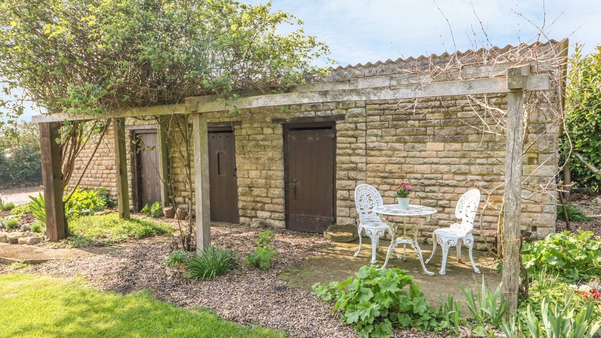 Sleaford Cottage | GRANGE FARM COTTAGE, family friendly in Silk Willoughby