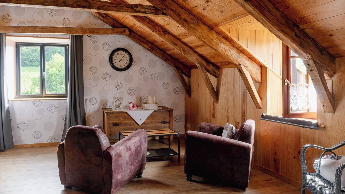 Saint-Etienne-de-Carlat House | Grange Aménagée Avec le Charme Campagnard