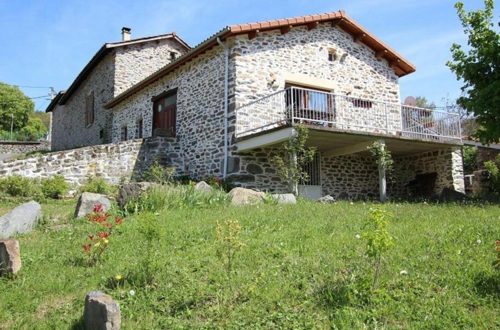 Retournac House | Grange restaurée avec terrasse et wifi à La Bastide - FR-1-582-178