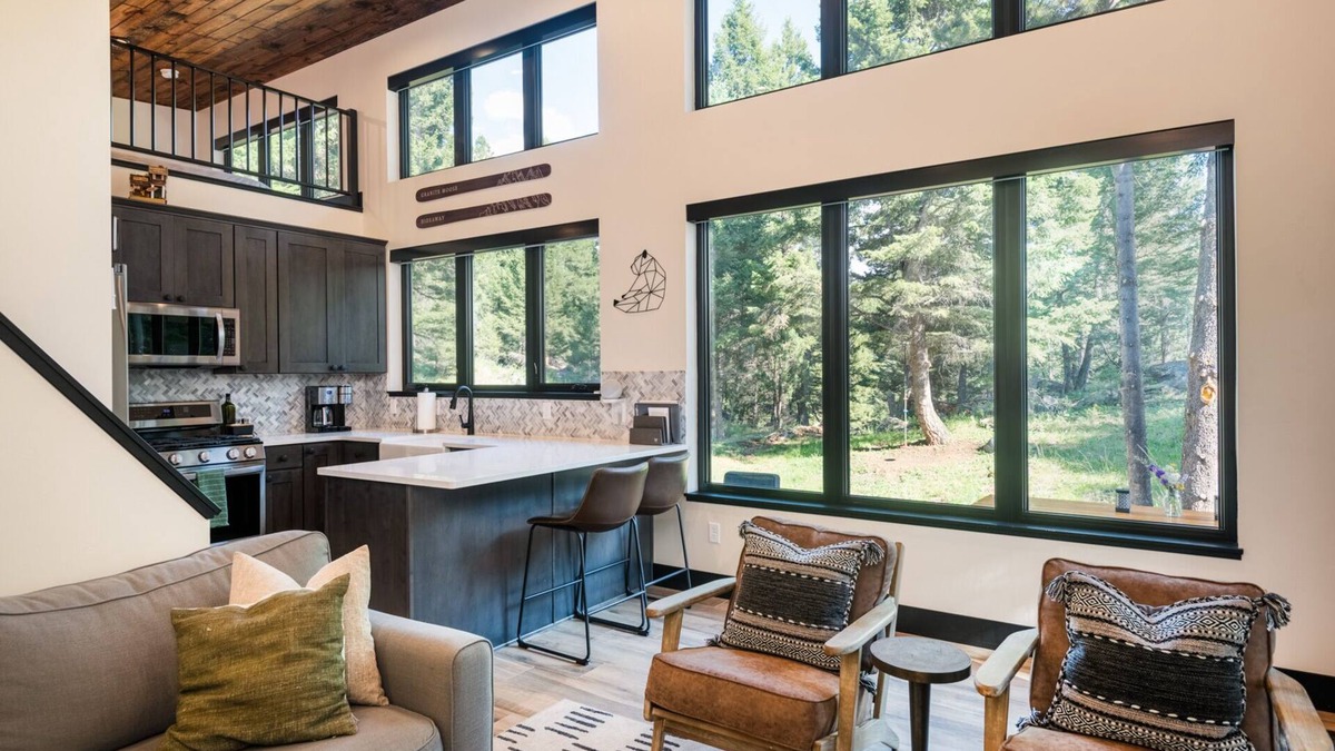 Philipsburg Cabin | Granite Moose Hideaway