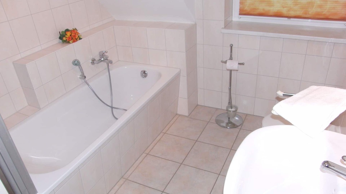 Kaschow Apartment | 'Granitz Castle': Large apartment for up to 6 guests (with extra bed)