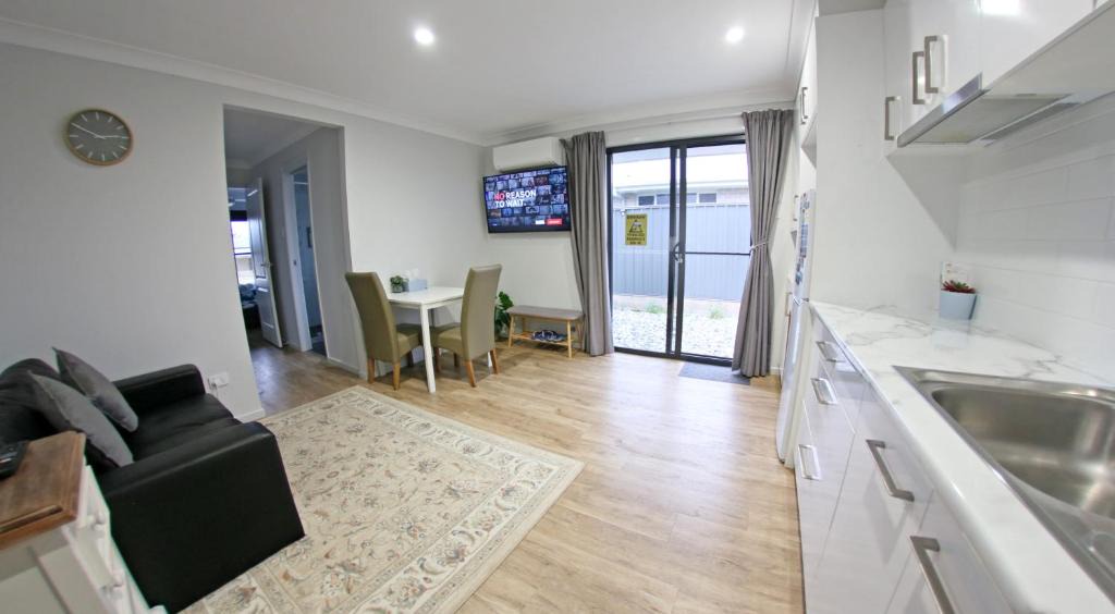 Stanthorpe Bed & Breakfast | Granny Flat next to golf course