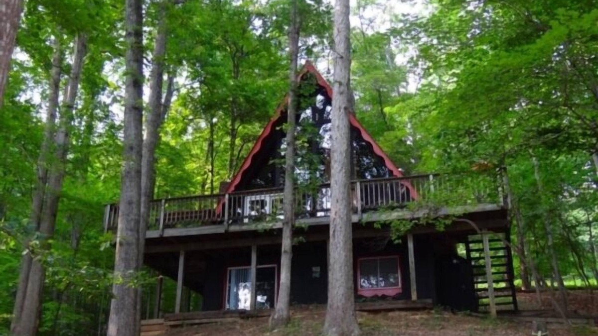 High Point House | Granny's Retreat: Wifi, A-Frame Chalet, Great View.