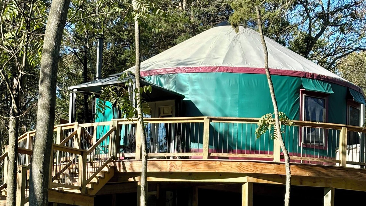 Shenandoah House | Granny Squirrel Yut in Shenandoah VA with WiFi, EV Charger, Hot Tub & Fireplace