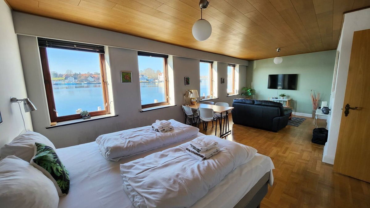 Sønderborg Hotel | Grannys Harbour View