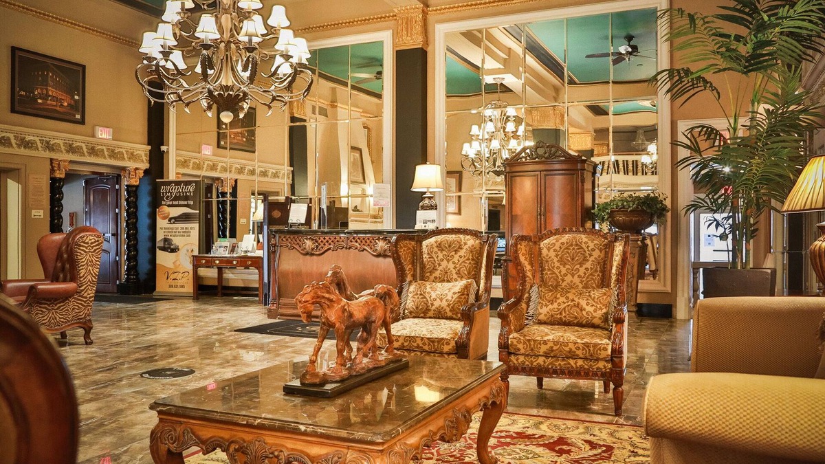 Moose Jaw Hotel | Grant Hall Hotel