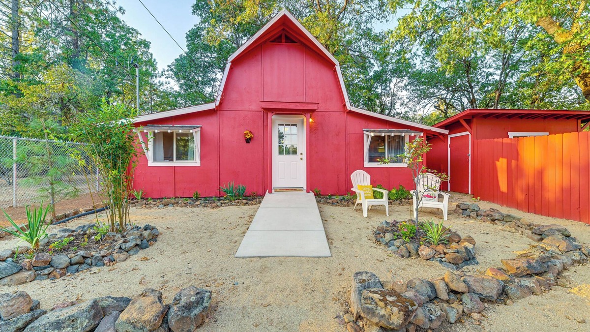 Grants Pass Cottage | Grants Pass Cottage ~ 8 Mi to Rogue River!