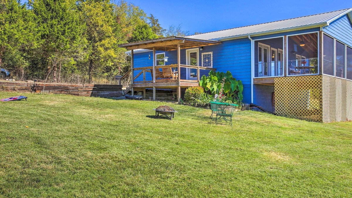 Granville Cottage | 'Granville’s Blue Cottage' Porch & River View!