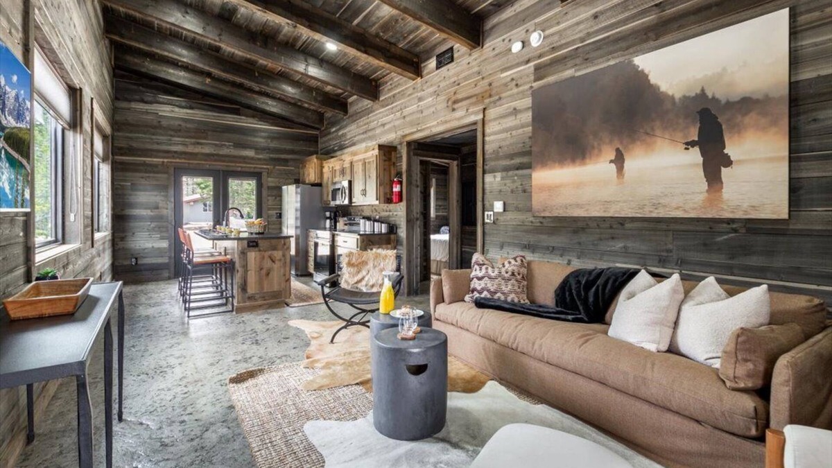 Last Chance House | Grasshoppers Escape|Cozy Cabin, World Class Fishing, Firepit, 30m Yellowstone