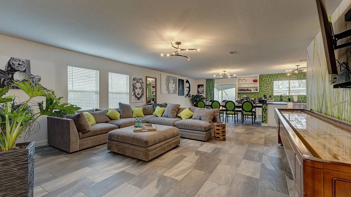 Central Arlington House | GrassHouse - A Super Clean Gloriously Green Haven half mile to AT&T Stadium