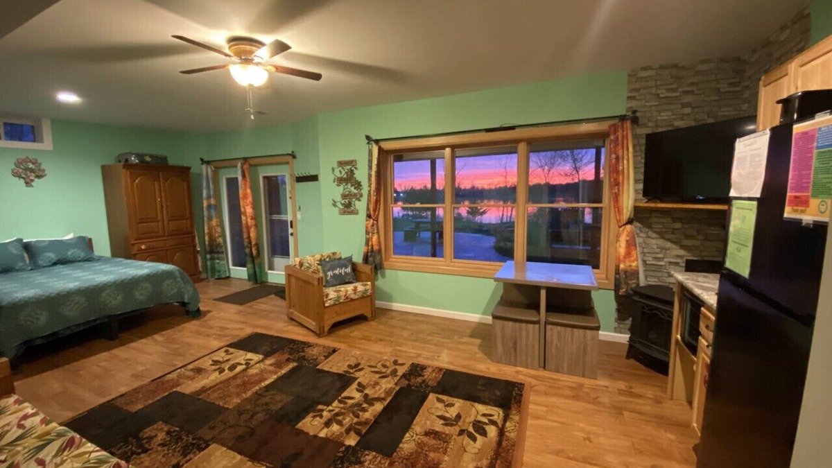 Lapeer Apartment | Grateful Suite Lake Front Retreat