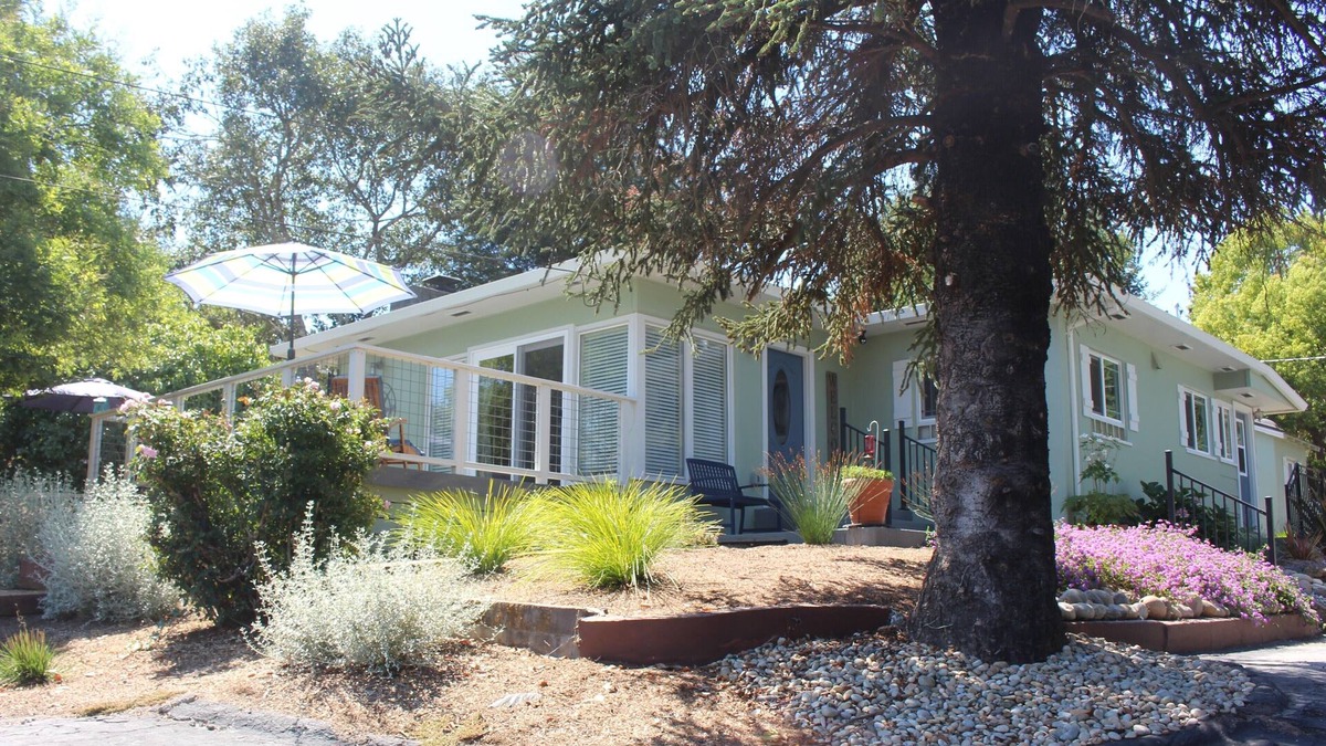 Sebastopol House | Gravenstein Getaway- Sebastopol