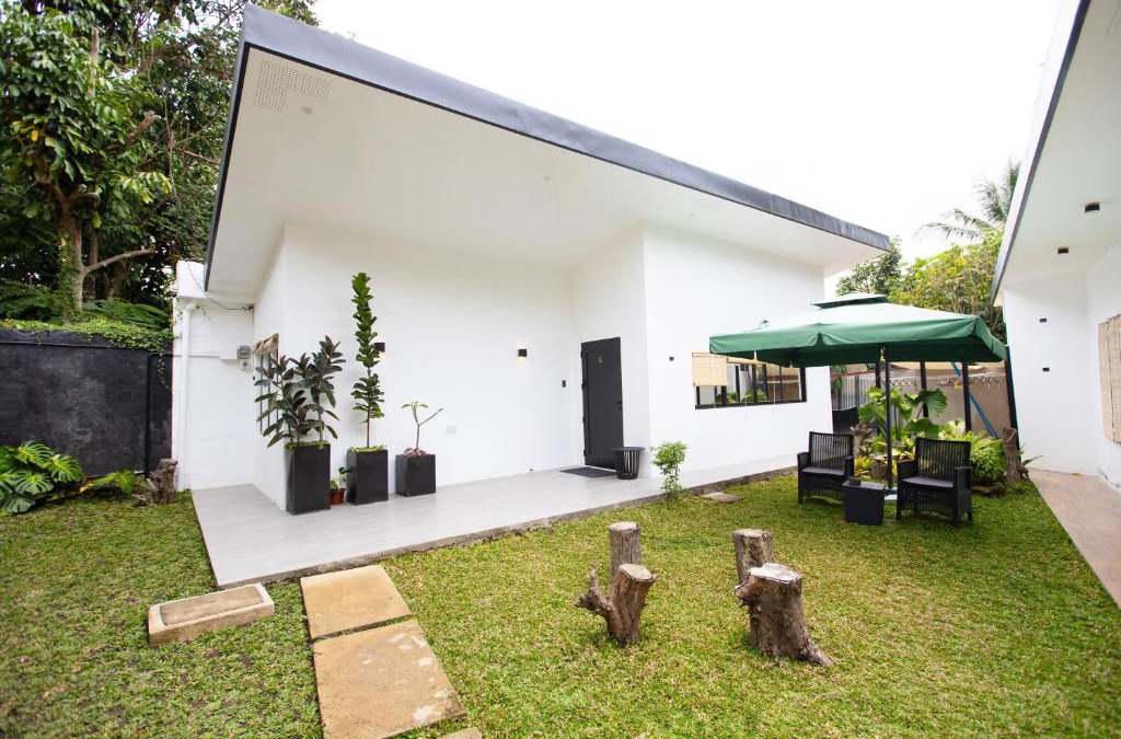 Valencia House | Gray cozy unit