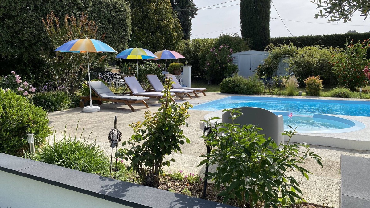 Montfrin House | Gray flamingo house