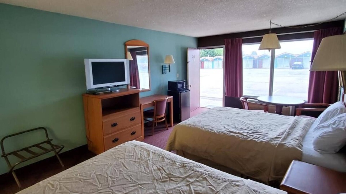 West Frankfort Hotel | Gray Plaza Motel