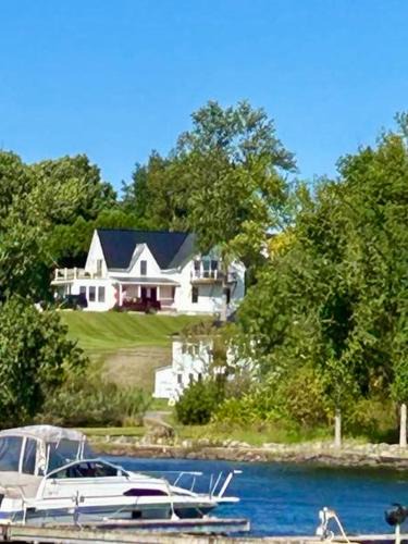 Newport House | Gray's Manor - Lake Memphremagog