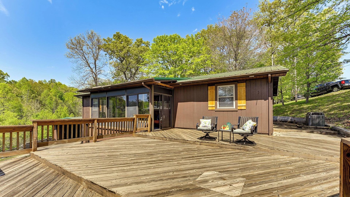 Gray House | Gray Vacation Rental w/Deck + Pond Access!