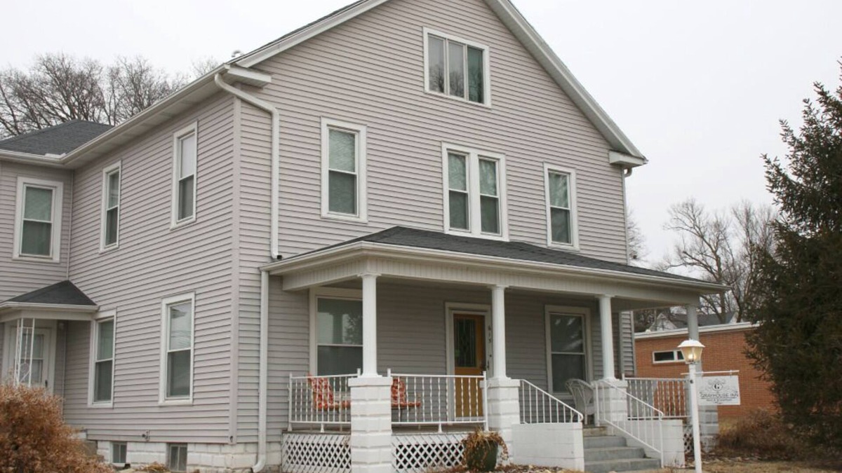 Fairbury Bed & Breakfast | Grayhouse Inn - Room #6