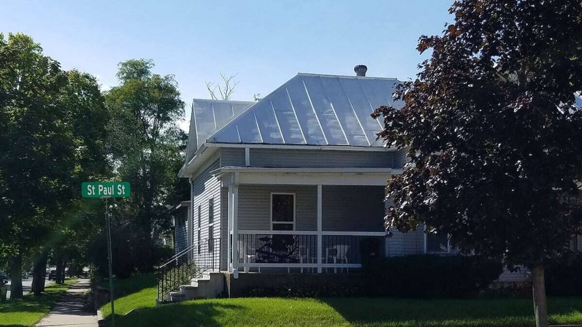 La Crosse House | Great 1 Bedroom unit with easy access to everything