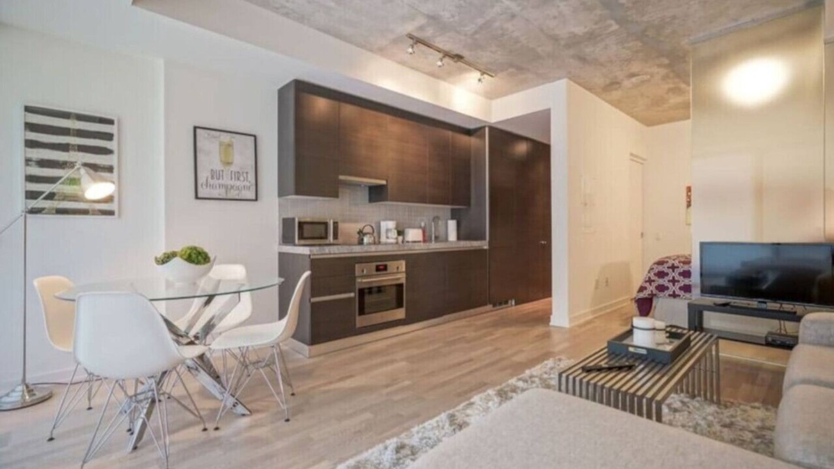 Fashion District Apartment | Great 1BR Condo in King West