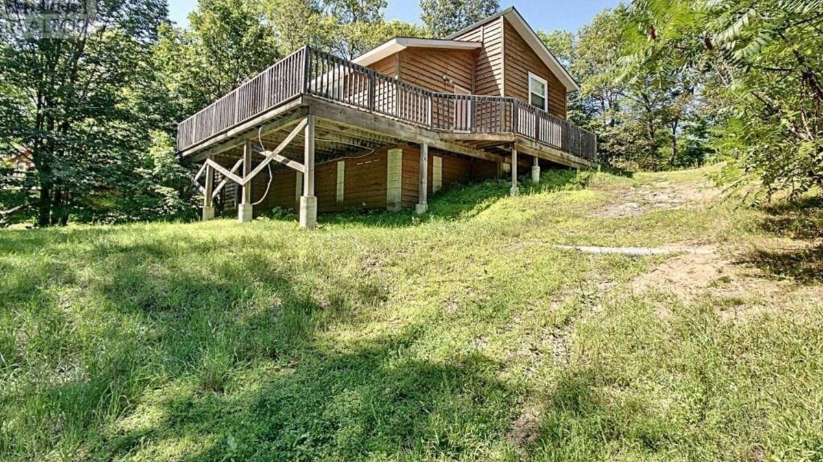 Arden House | Great 3-Bed Oak cottage located in the heart of Land O’Lakes Frontenac region.