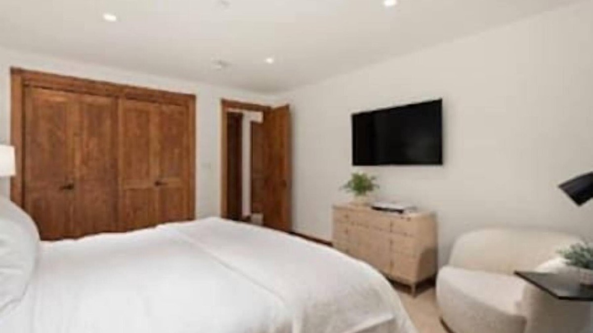 West End Apartment | Great 3 Bedroom Condo in Aspen Core, Hot Tub, Pool
