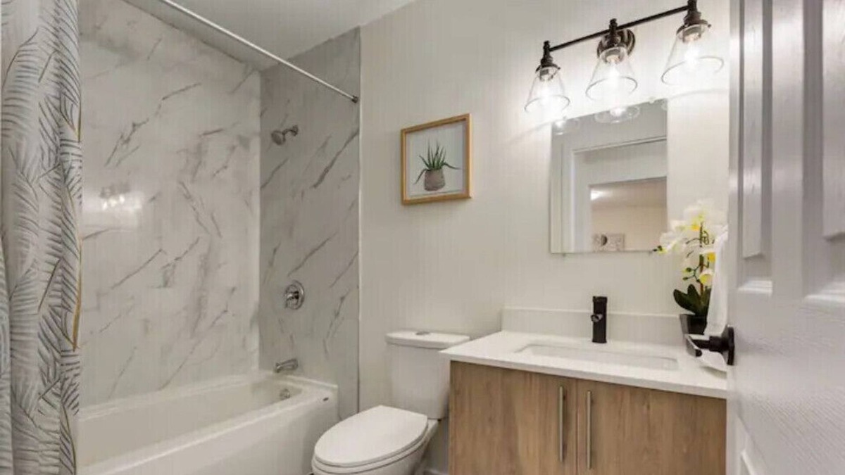 Northwest Calgary House | *Great* 3 BR - OnRoute to Banff