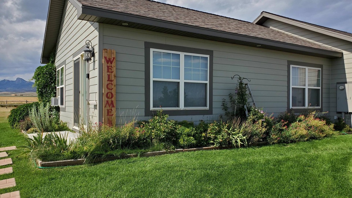Cody Apartment | Great 360 degree views out of town Cowboy Retreat