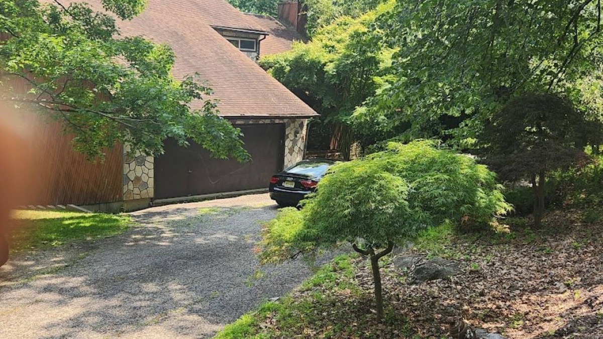 Montville Apartment | Great 4 Bedroom Lakehouse Property