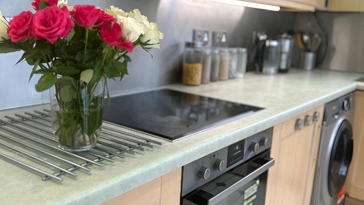 Thornton House | Great 5-Bedroom House in Thornton Road sleeps 14+