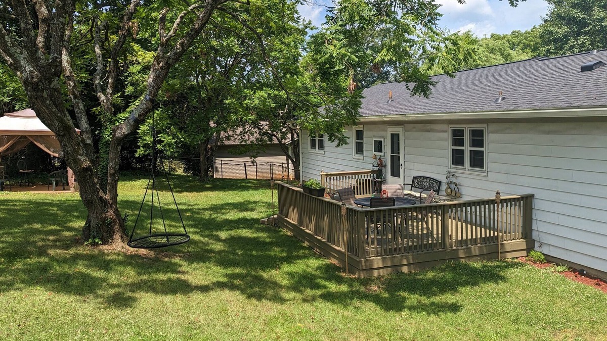 Kingston House | Great American Getaway- Small lake town near Knoxville.