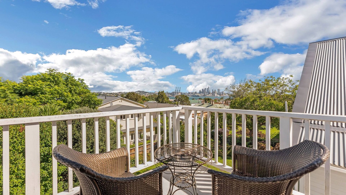 Devonport Apartment | Great apartment with stunning views