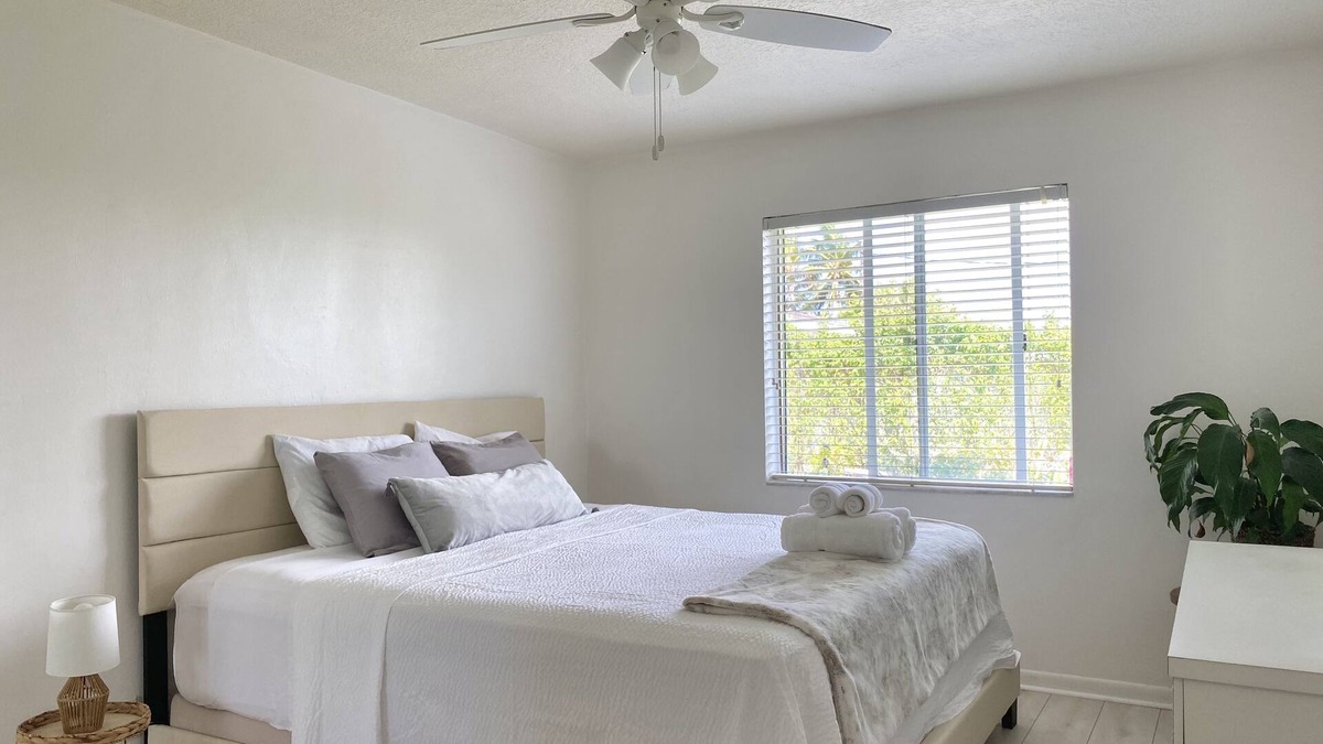 East Ocean Ave Apartment | Great Apt Steps From Lagoon And 5min To Beach