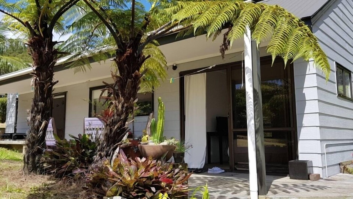 Great Barrier Island House | Great Barrier Island Okiwi AshleyRose cottage.