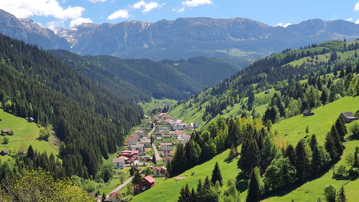 Moeciu de Sus Ski Chalet | Great base for outdoors at the foot of the Carpathians, the Bucegi Natural Park