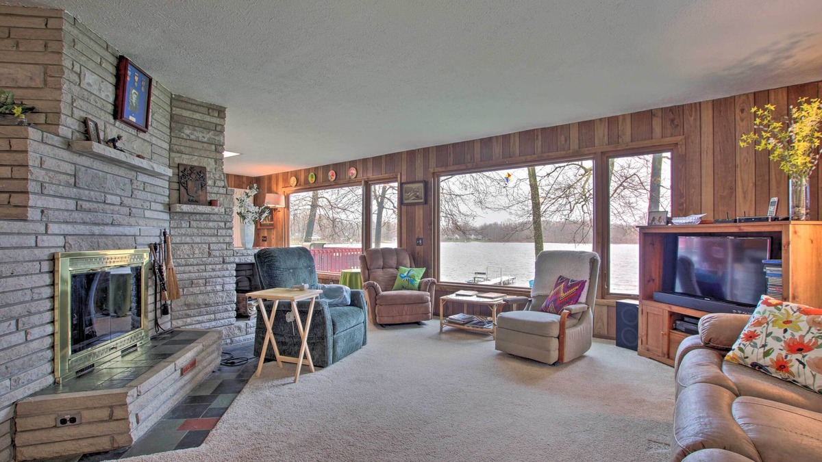 Grand Junction House | Great Bear Lake Home w/Private Dock & Fire Pit!